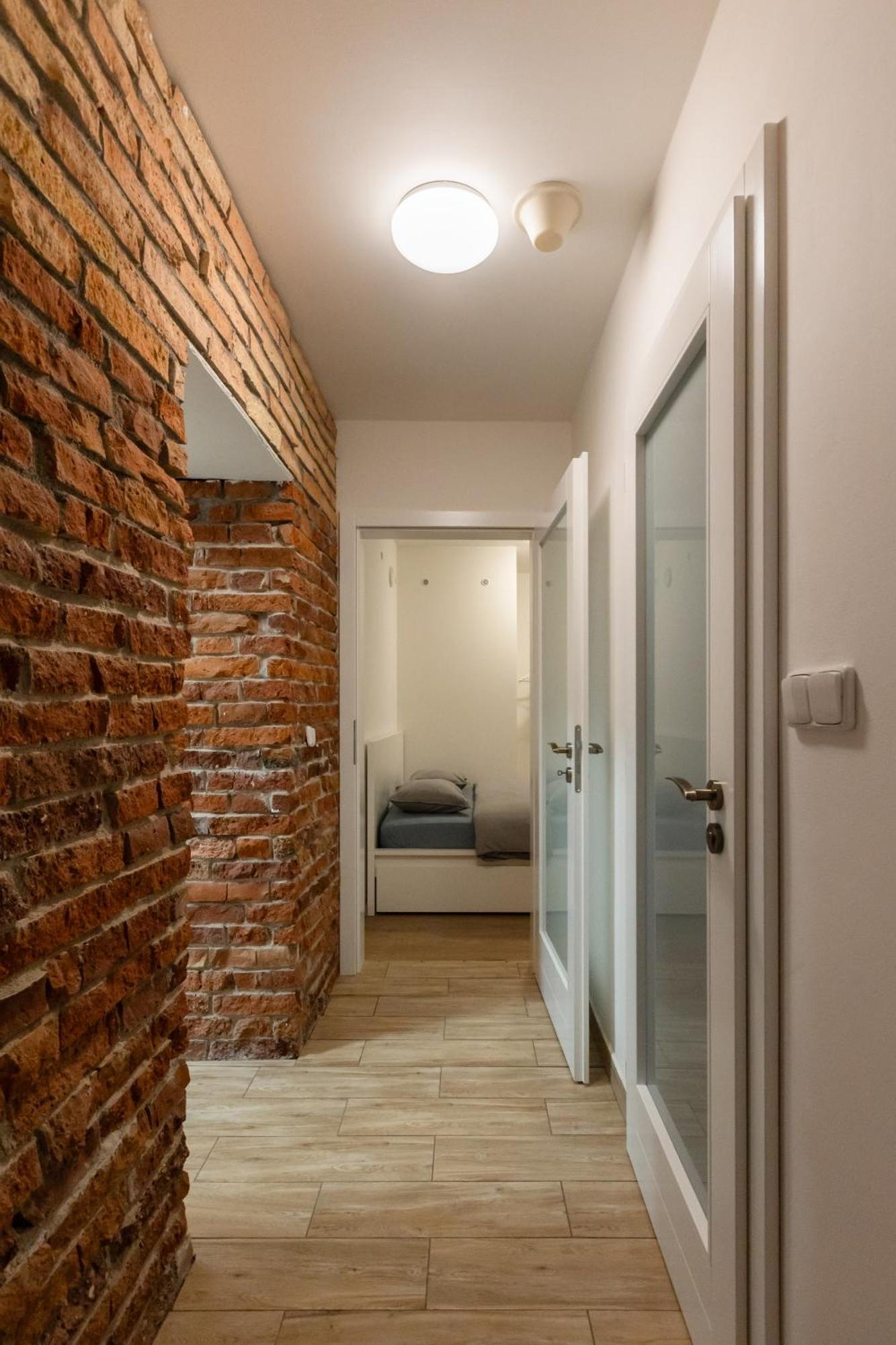 Spacious Apartment In Quiet Courtyard Near Charles Bridge Praga Exterior foto